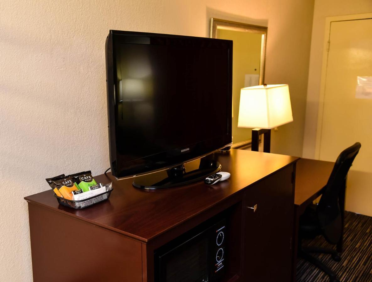 Hotel Baymont By Wyndham Columbus Ga Esterno foto