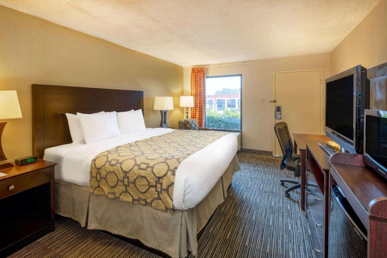 Hotel Baymont By Wyndham Columbus Ga Esterno foto