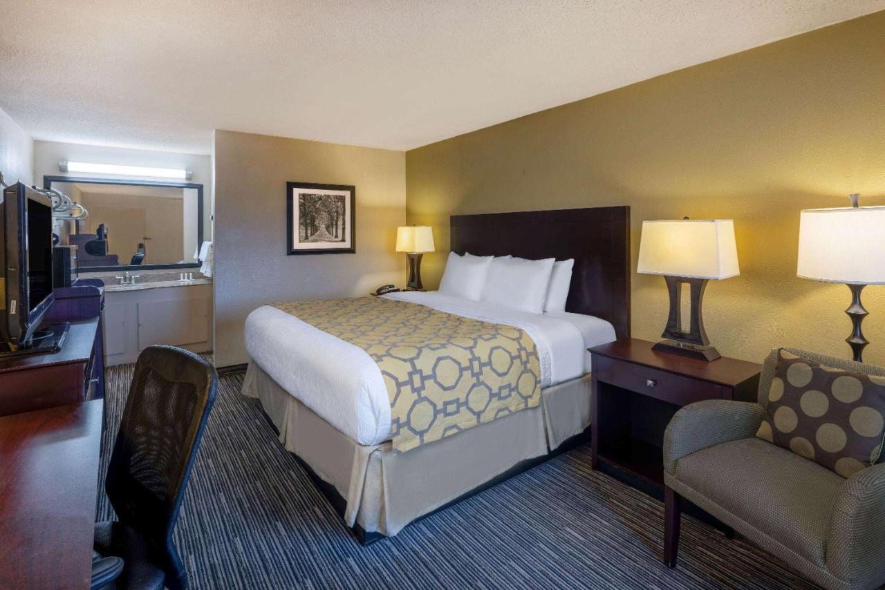 Hotel Baymont By Wyndham Columbus Ga Esterno foto
