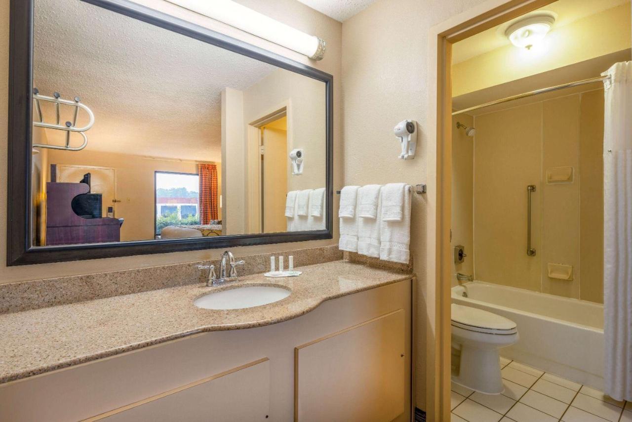 Hotel Baymont By Wyndham Columbus Ga Esterno foto